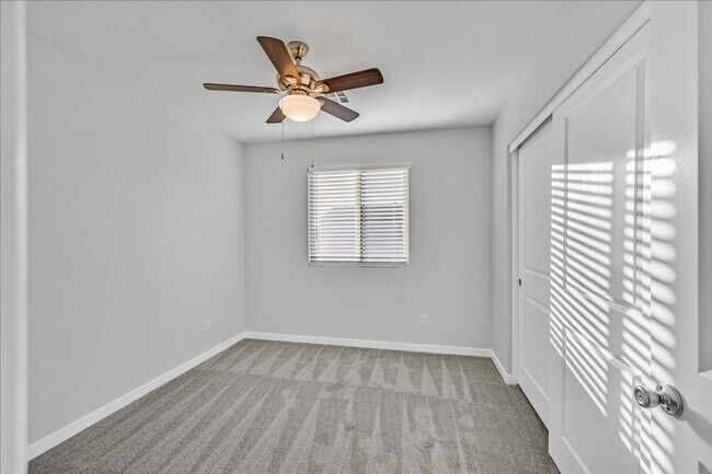 Building Photo - 3 Bedroom Home with Gorgeous Kitchen.