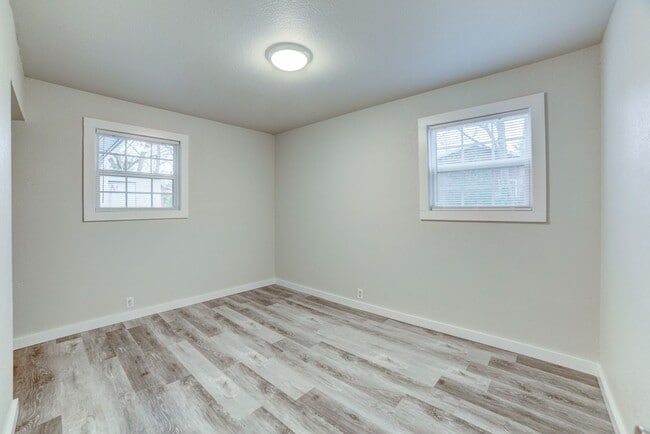 Building Photo - MUST SEE Remodeled Sapulpa Home