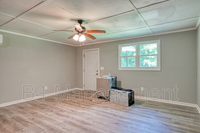 Building Photo - 168 Cherokee Cir