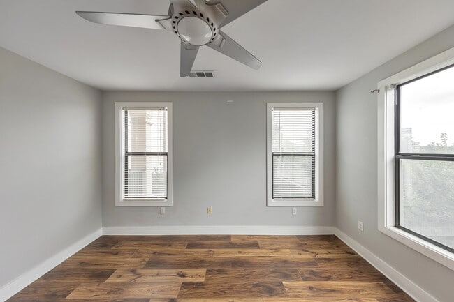 Building Photo - 799 Hammond Dr NE
