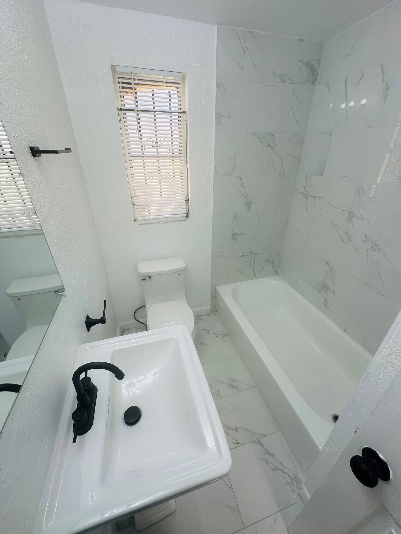 Building Photo - 1451 W 21st St