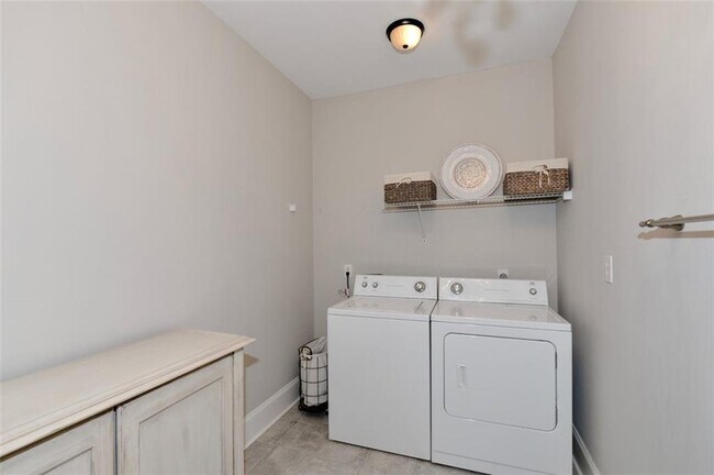 Building Photo - 310 Windsor Gate Cove NE