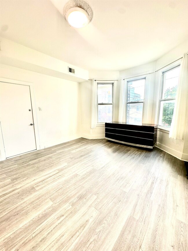 Building Photo - 356 Liberty Ave
