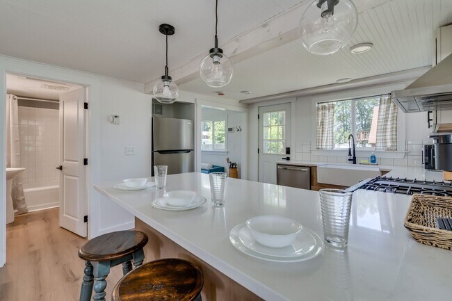 Building Photo - **Furnished Winter Rental** - Sackets Harbor