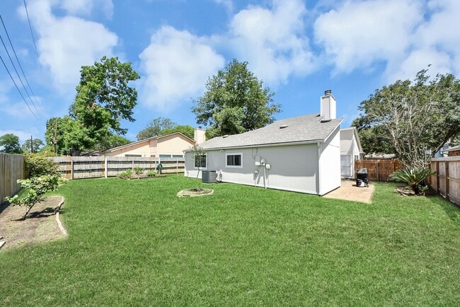 Building Photo - 18019 Autumn Hills Dr