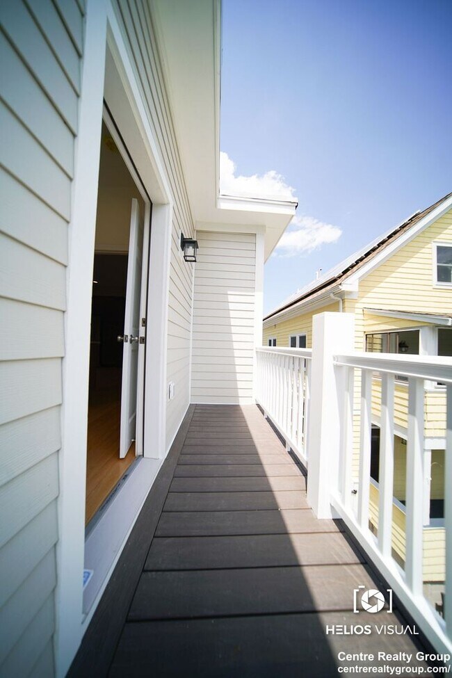 Building Photo - 2500 Sq Ft. Massive Luxury Apt in Davis Sq...