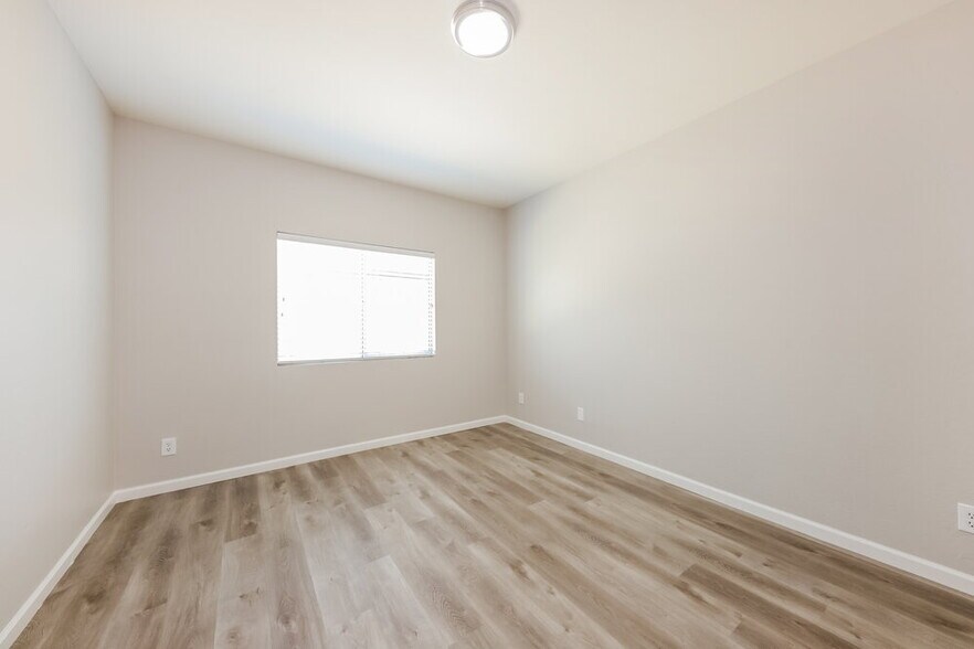 Building Photo - 7310 N 82nd Ave