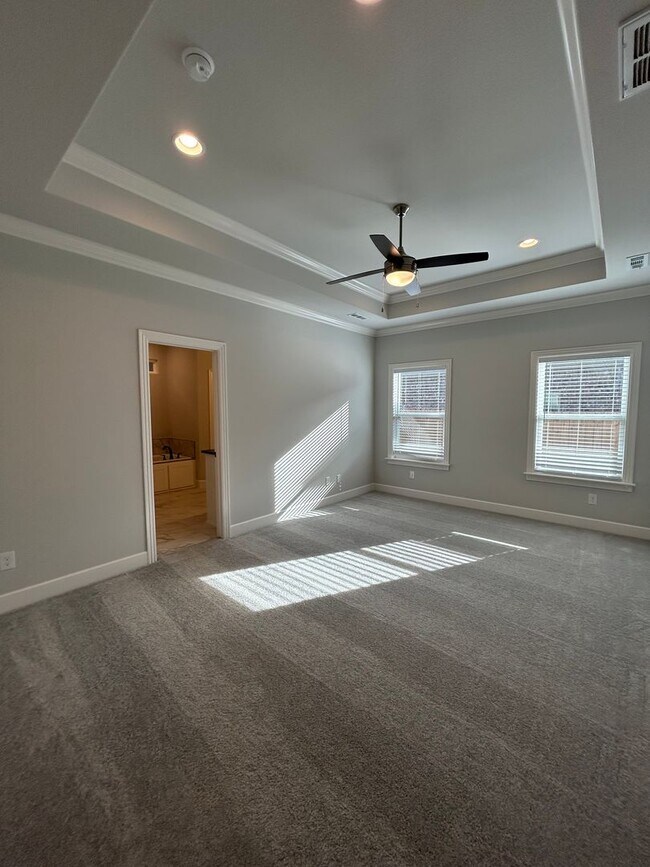 Building Photo - Beautiful Modern Home in Pea Ridge!