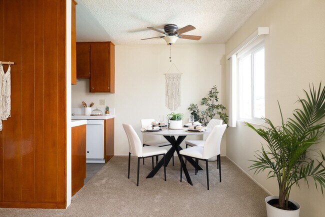 Building Photo - Spacious One Bedroom in Garden Community