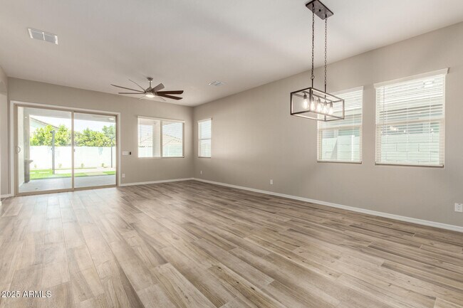 Building Photo - 2808 W Roosevelt Dr