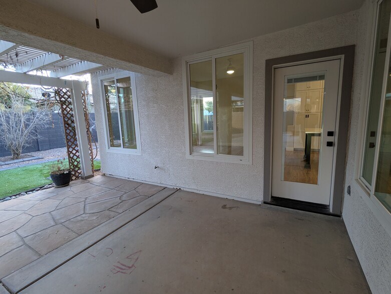 Building Photo - 267 E Smoke Tree Rd