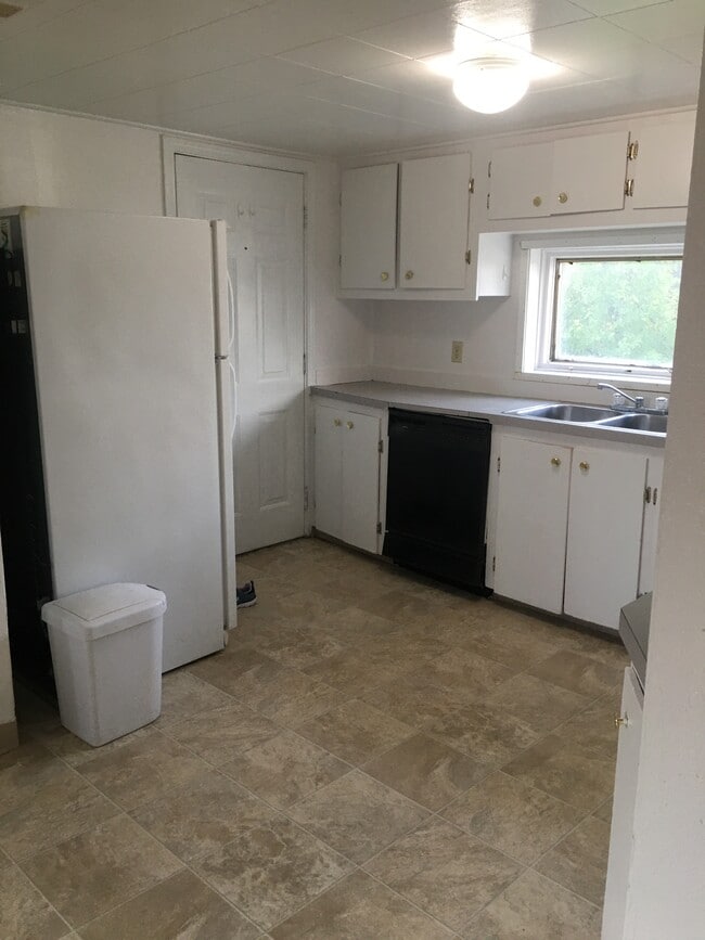 view of kitchen - 4404 Forrest Rd