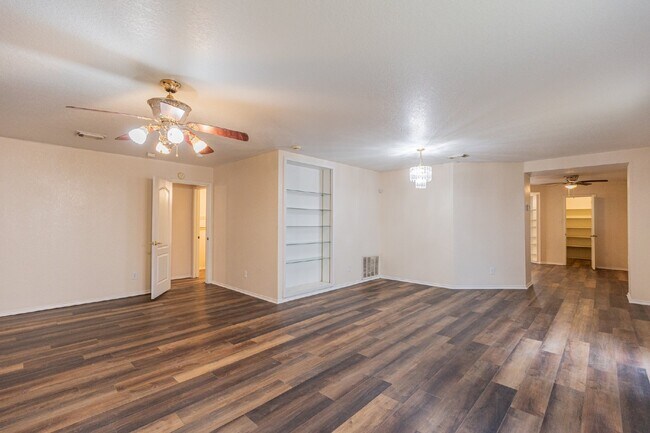 Building Photo - 7910 Lattimer Pond