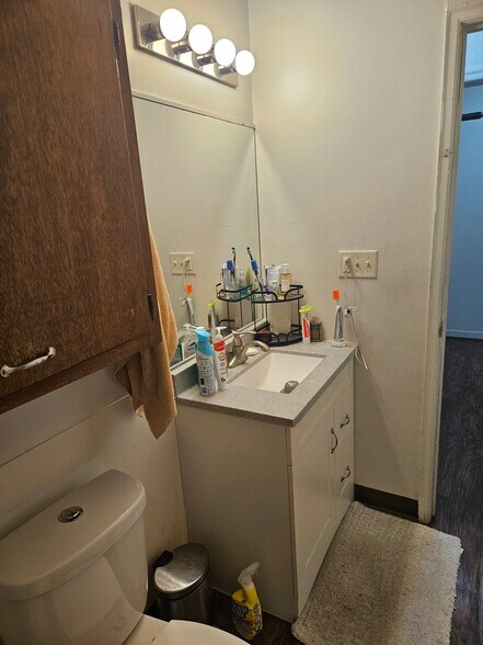 Bathroom - 329 W Benton St