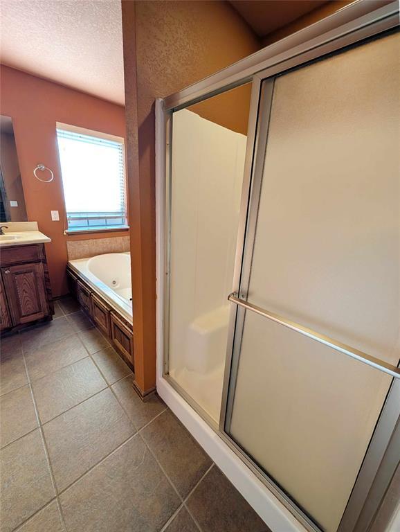 Building Photo - 609 Sally Ct