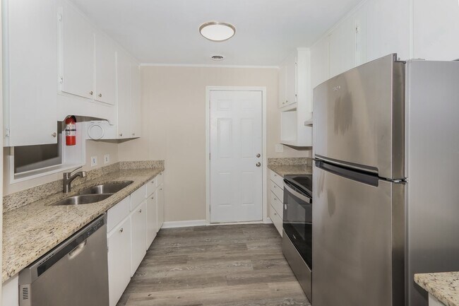 Building Photo - 1676 Hurley Cir
