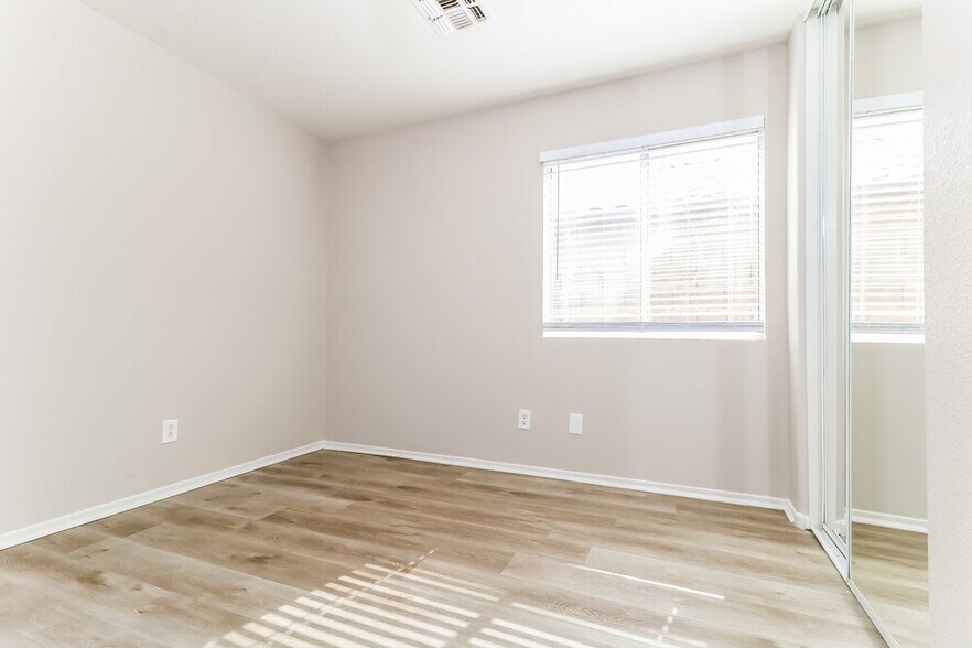 Building Photo - 16196 W Mesquite Dr