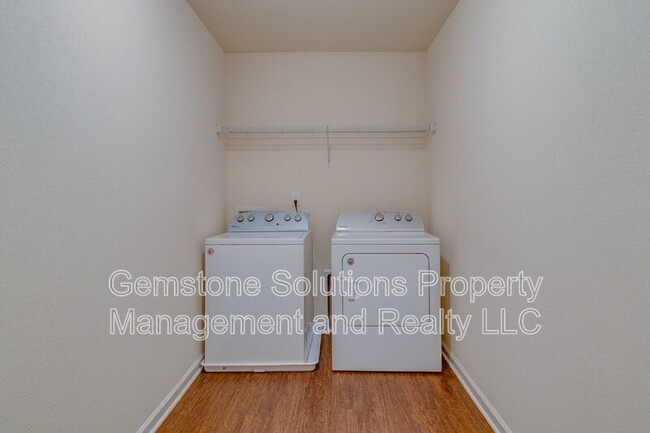 Building Photo - 2508 Queen Bee Dr