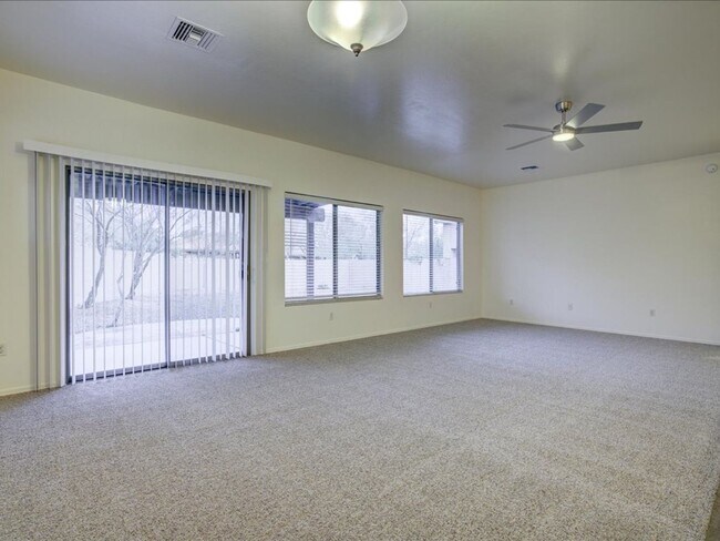 Building Photo - Spacious 3 Bedroom 2 Bathroom Home with Large Backyard & 2 Car Garage!