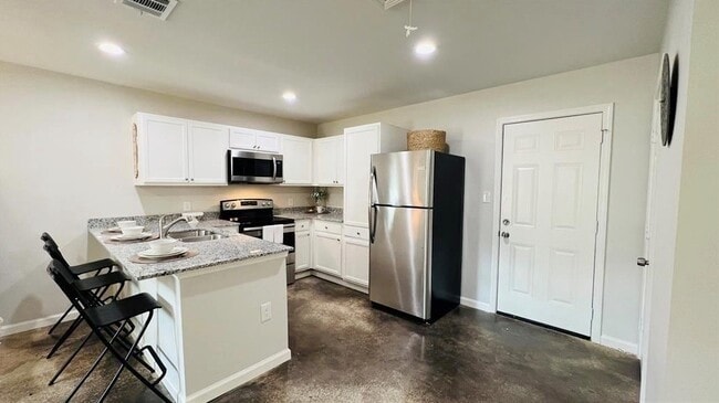 Building Photo - 635 Doctor M.L.K. Jr Dr