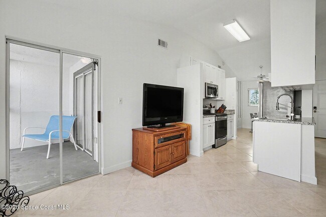 Building Photo - 306 Beach Park Ln