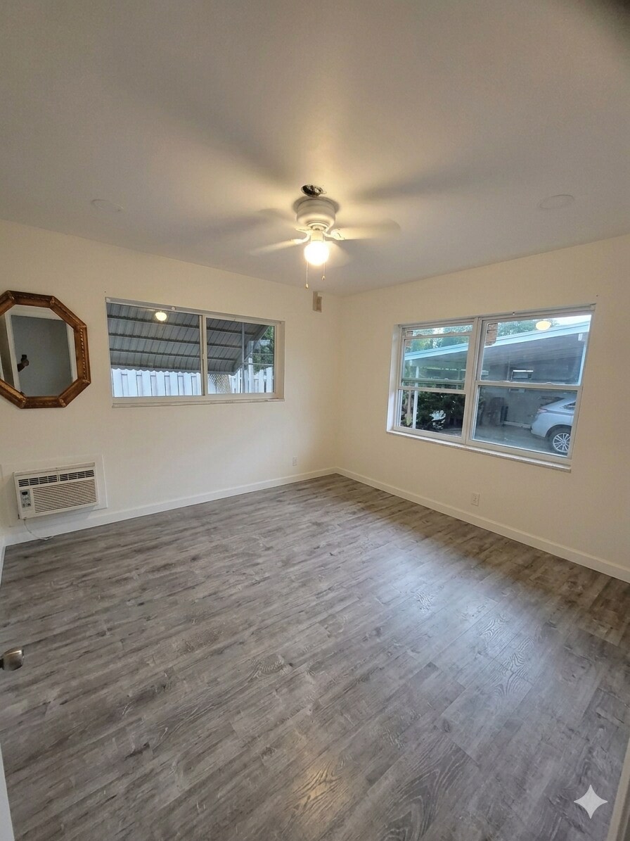 Building Photo - 5140 NE 3rd Ave