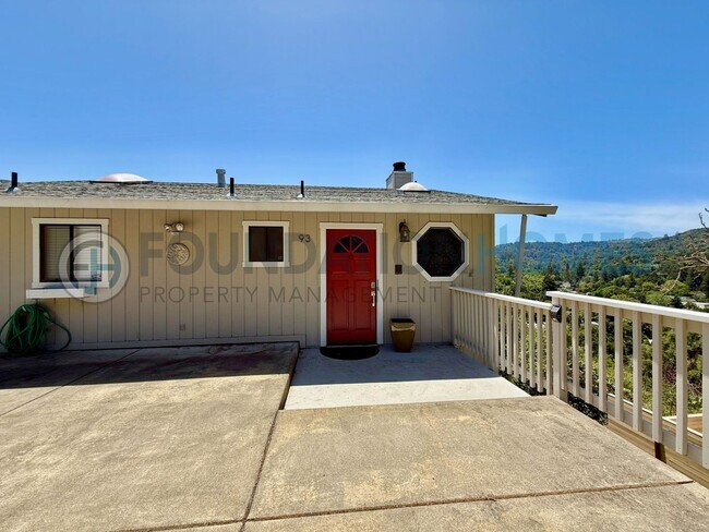 Building Photo - 93 Live Oak Ave