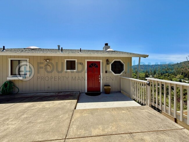 Building Photo - Hillside Fairfax Townhouse | Valley Views, 4BD + Office - FOUNDATION