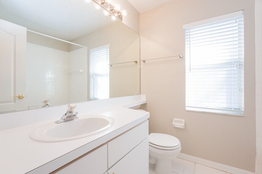 Building Photo - 9306 Hidden Water Cir