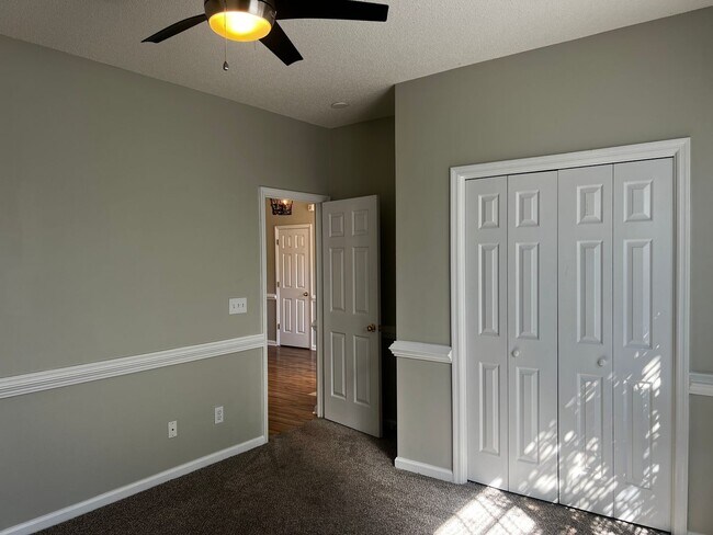 Building Photo - 404 Blackberry Ln