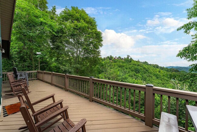 Building Photo - 49 Valley Dr