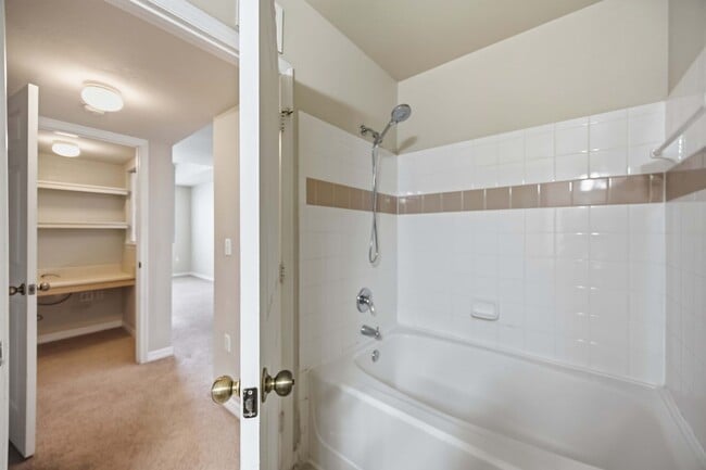 Building Photo - 1195 Villagio Cir