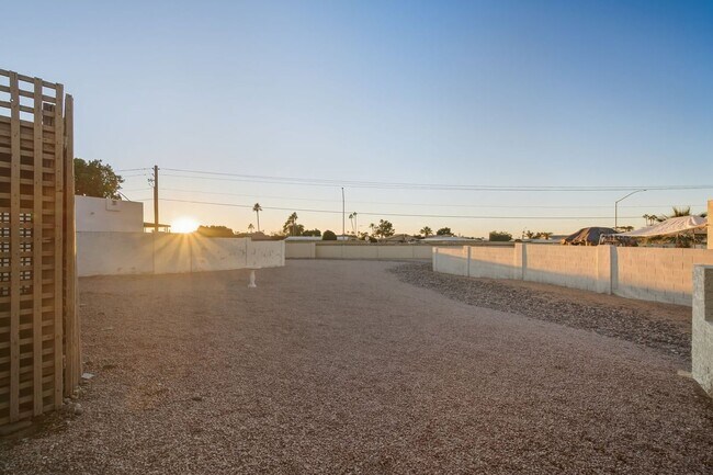 Building Photo - 6120 E Augusta Cir