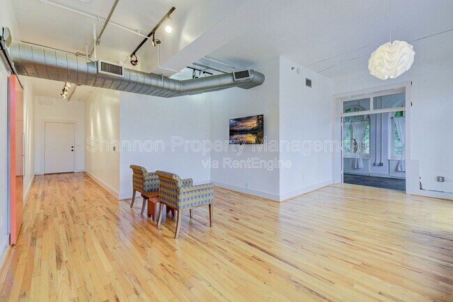 Building Photo - 2700 Albany St