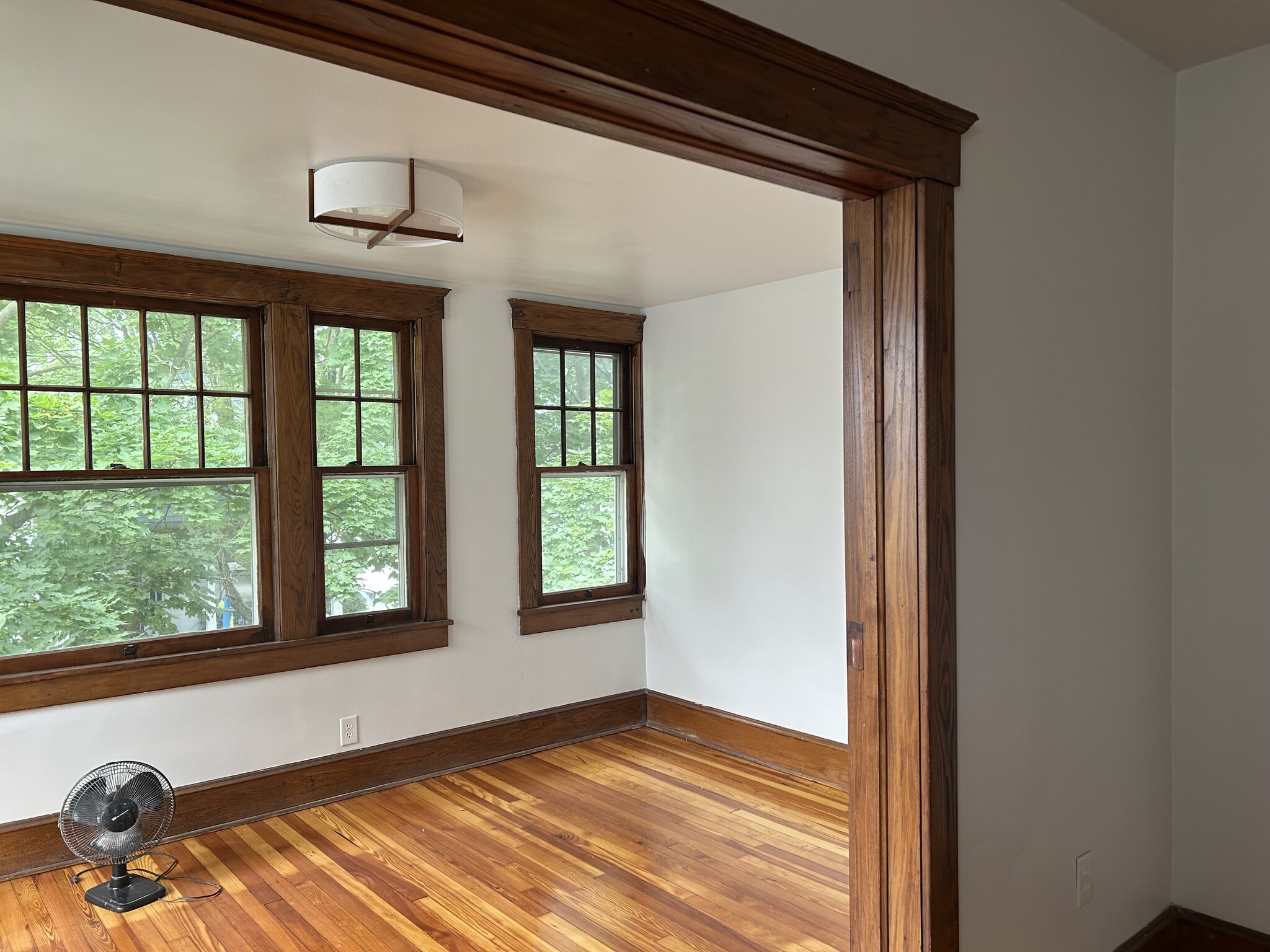 Building Photo - 92 E Vaughn St