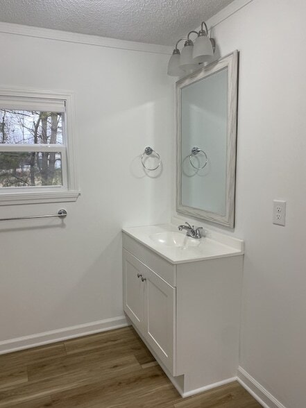 Building Photo - 404 Dorris Rd