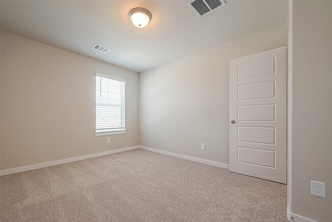 Building Photo - 8523 Lake Groove Ln