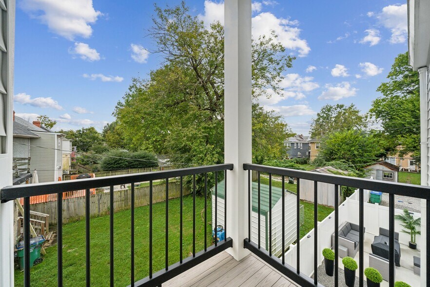 Balcony - 2810 Griffin Ave