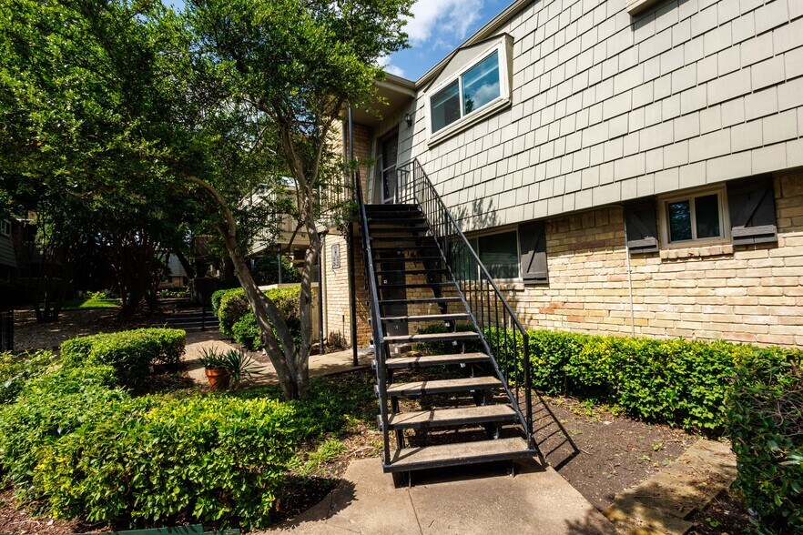 Front Door/ Front Staircase - 7704 Meadow Rd