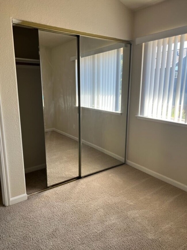 Building Photo - Spacious 4-Bedroom Home in a Quiet Tracy Cul-De-Sac!