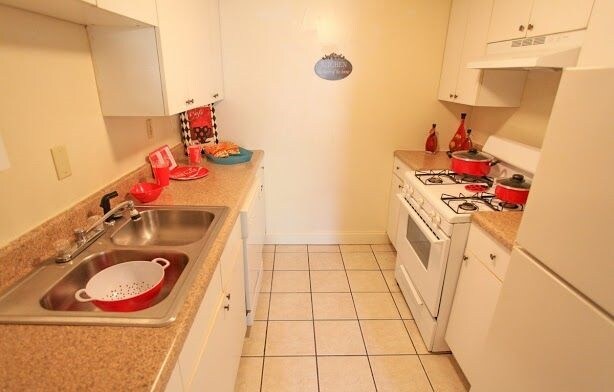 Kitchen - 2600 Old Hapeville Rd