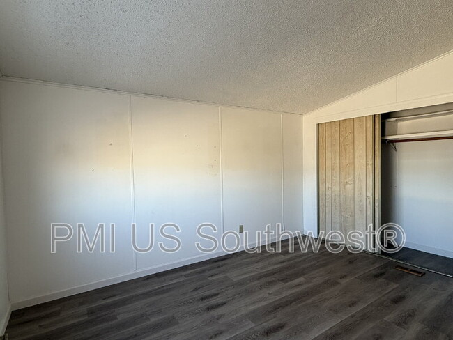 Building Photo - 4453 Calle del Media