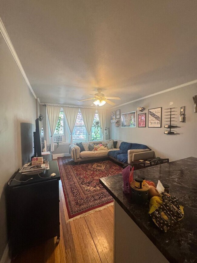 Building Photo - 2BR 1Bth unit. Heat/Hot Water included. Great location!