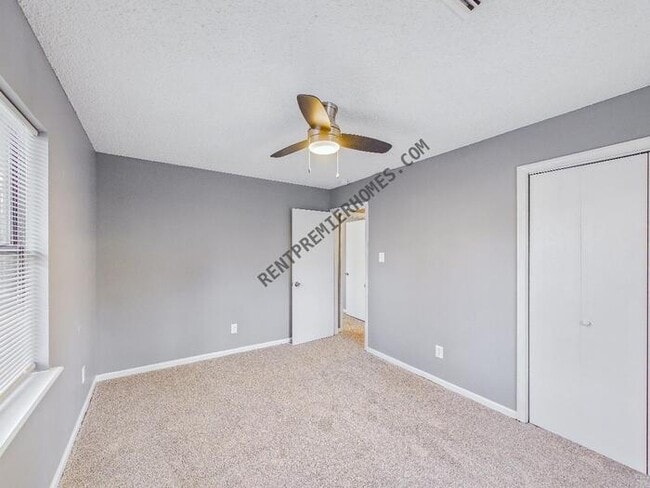 Building Photo - 4913 Foxrun Cir