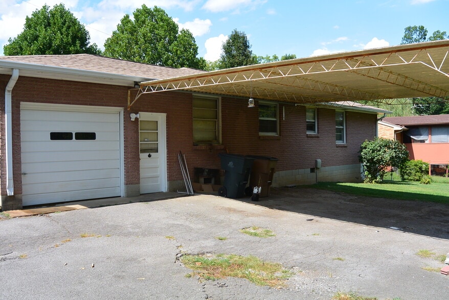 Building Photo - 1936 Valley Park Dr