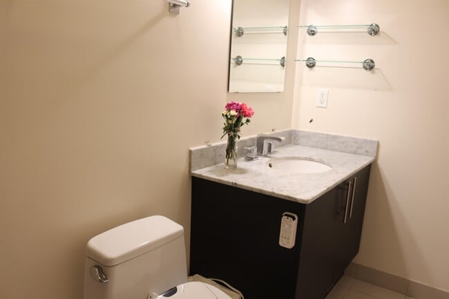 Building Photo - 636 5th St