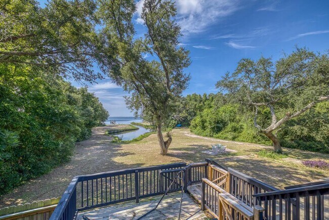 Building Photo - 4811 Soundside Dr