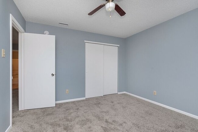 Building Photo - Large 4 Bedroom in Fishers!