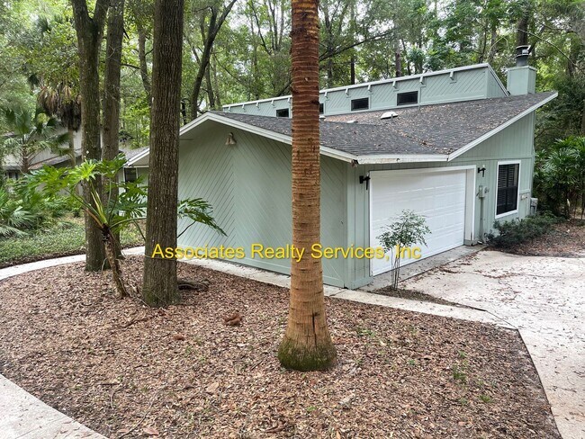 Building Photo - 3/2 North West!- 2 Weeks Free rent with im...