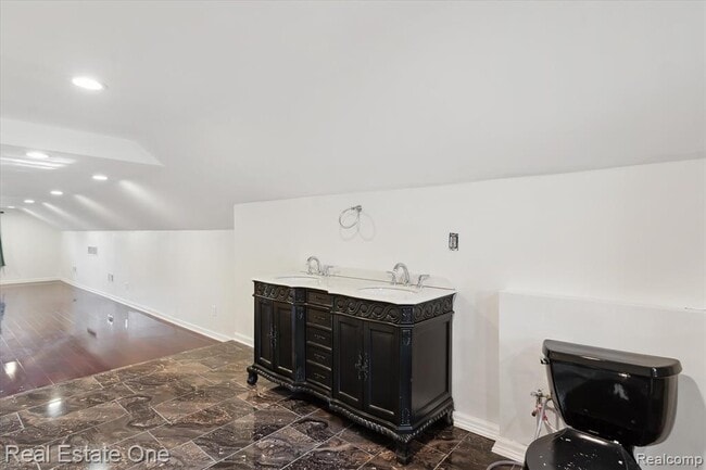 Building Photo - 23944 Fordson Dr